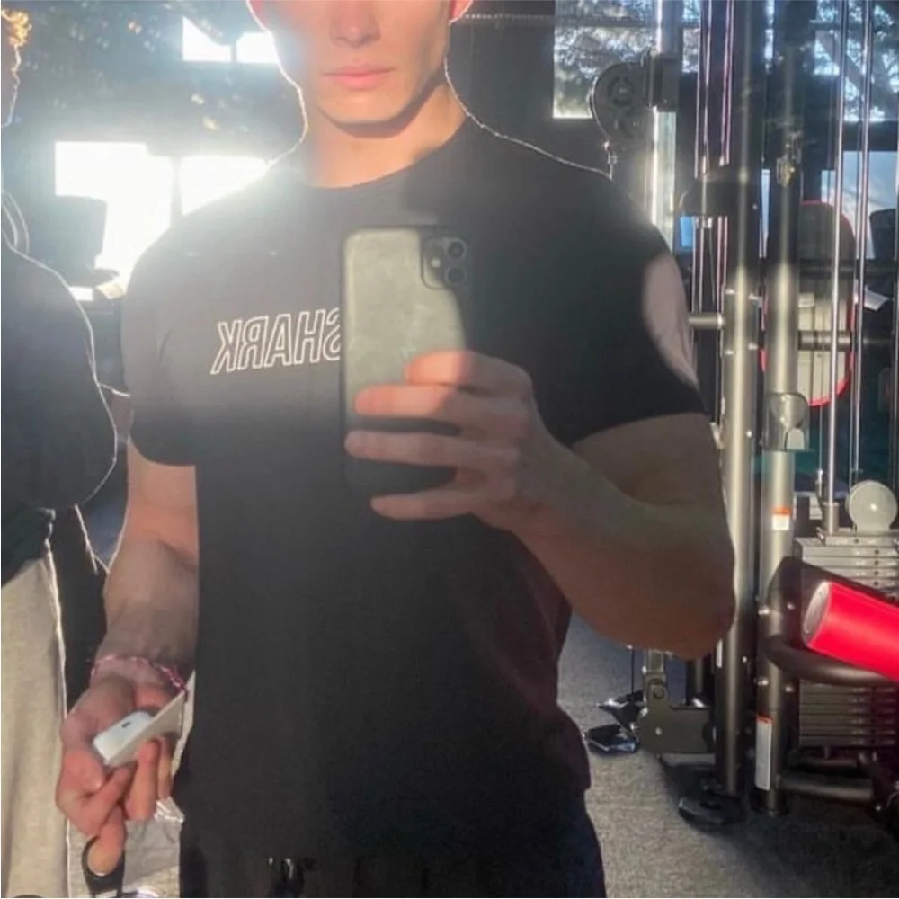 GYMSHARK MEN CUT OUT LOGO T SHIRT BODYBUILDING BODYBUILDER WEIGHT LIFTING ACTION - Picture 5 of 16